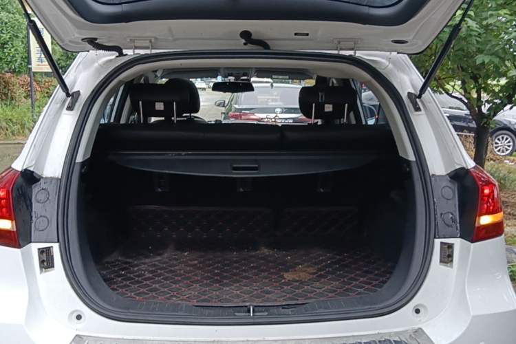 Used Haval H2 2016 Red-Label 1.5T Automatic Two-Wheel Drive Luxury Model Trunk
