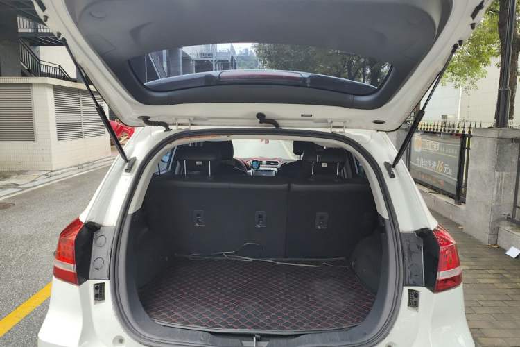 Used Haval H2 2016 Red Label 1.5T Automatic Two-Wheel Drive Elite Model Trunk