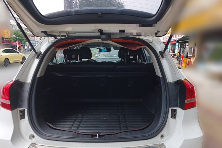 Used Haval H2 2016 Red-Label 1.5T Manual Two-Wheel Drive Luxury Model Trunk