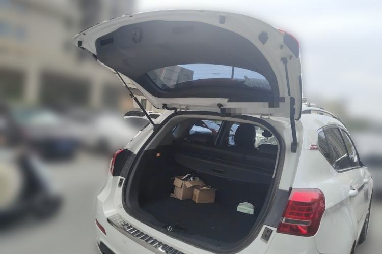 Used Haval H2 2016 Red-Label 1.5T Automatic Two-Wheel Drive Luxury Model Trunk