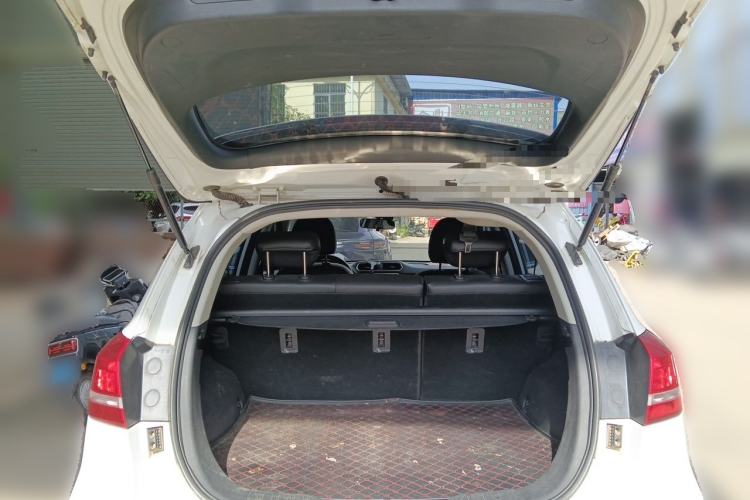 Used Haval H2 2016 Red Label 1.5T Manual Two-Wheel Drive Elite Model Trunk
