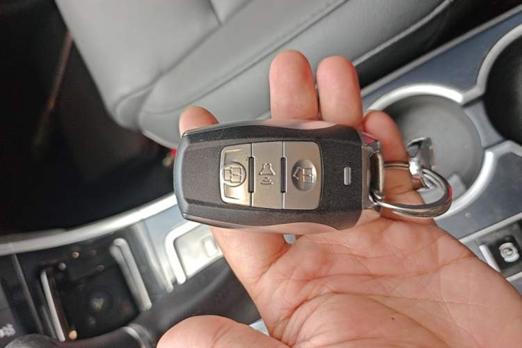 Used Haval H2 2016 Red-Label 1.5T Automatic Two-Wheel Drive Luxury Model Vehicle Key