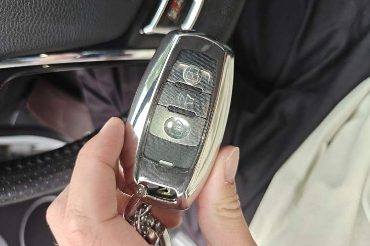 Used Haval H2 2016 Red Label 1.5T Automatic Two-Wheel Drive Prestige Model Vehicle Key