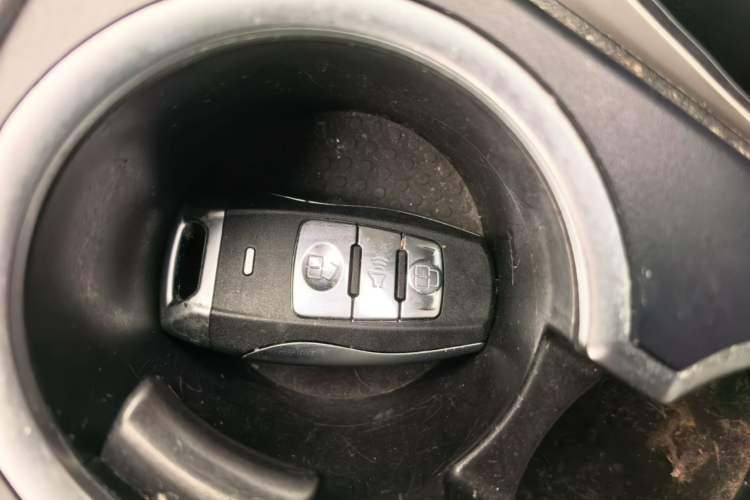 Used Haval H2 2016 Red-Label 1.5T Manual Two-Wheel Drive Luxury Model Vehicle Key