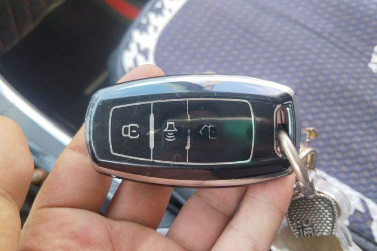 Used Haval H2 2016 Red-Label 1.5T Manual Two-Wheel Drive Comfort Model Vehicle Key
