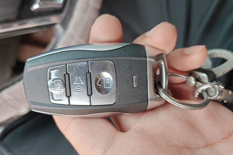 Used Haval H2 2016 Red Label 1.5T Manual Two-Wheel Drive Elite Model Vehicle Key
