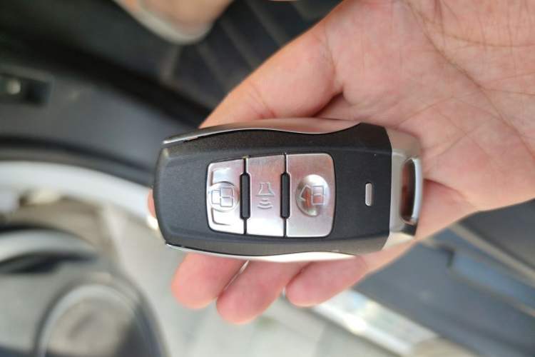 Used Haval H2 2016 Red-Label 1.5T Manual Two-Wheel Drive Luxury Model Vehicle Key