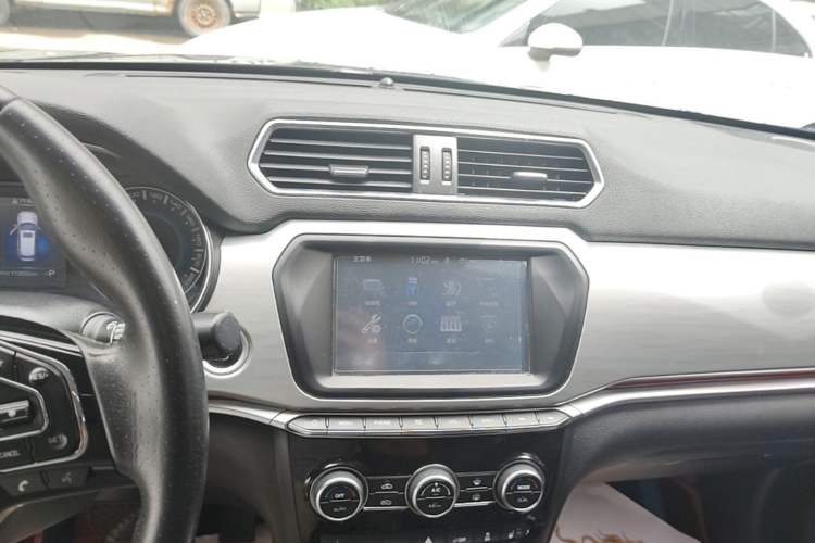 Used Haval H2 2017 Blue Label 1.5T Automatic Two-Wheel Drive Prestige Model Audio And AC Panel