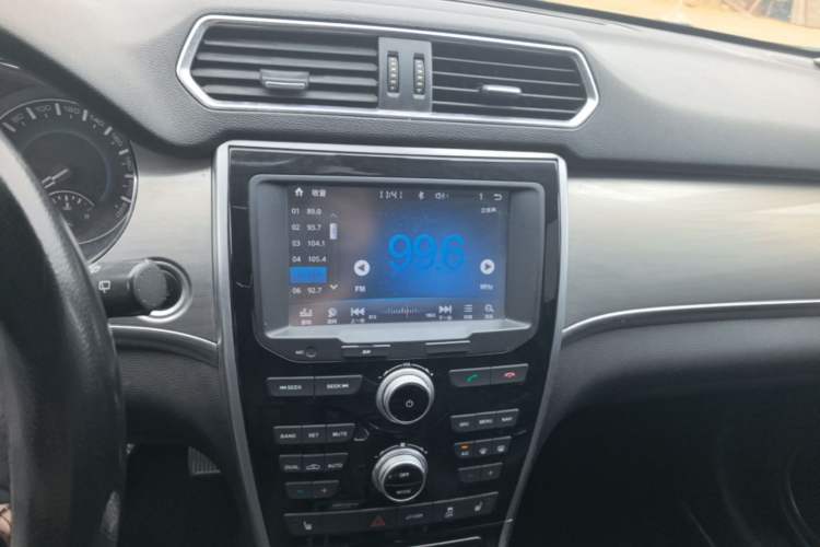 Used Haval H2 2017 Red-Label 1.5T Automatic Two-Wheel Drive Luxury Model Audio And AC Panel