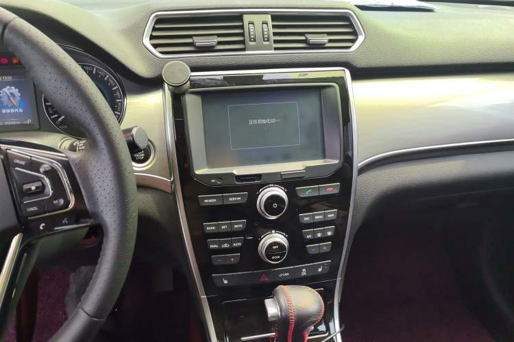 Used Haval H2 2017 Red-Label 1.5T Automatic Two-Wheel Drive Luxury Model Audio And AC Panel