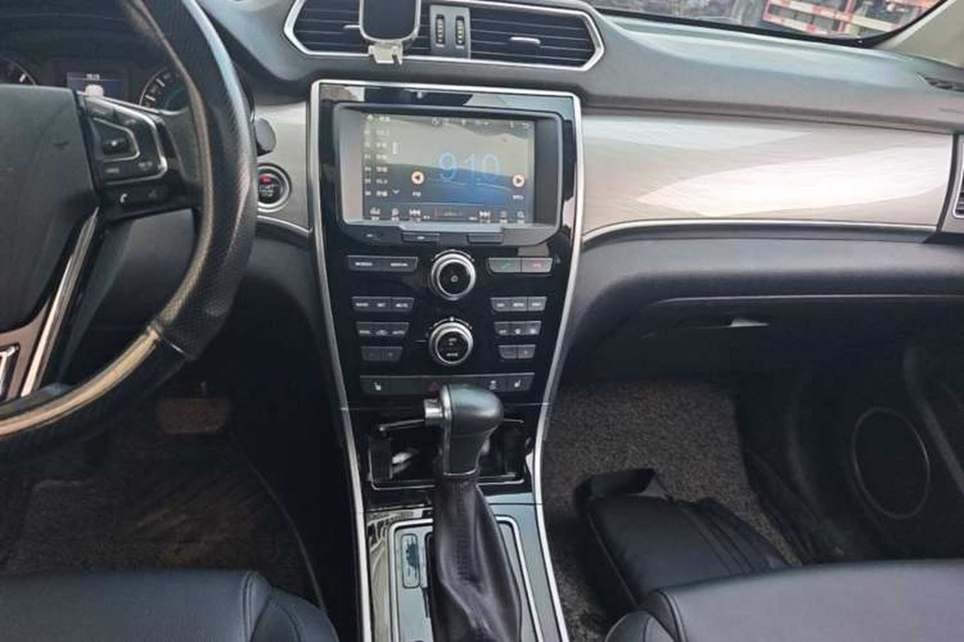 Used Haval H2 2017 Red-Label 1.5T Automatic Two-Wheel Drive Luxury Model Audio And AC Panel