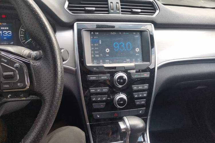 Used Haval H2 2017 Red-Label 1.5T Automatic Two-Wheel Drive Elite Model Audio And AC Panel