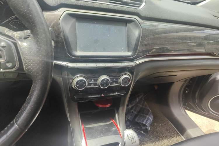 Used Haval H2 2017 Blue Label 1.5T Manual Two-Wheel Drive Luxury Model Audio And AC Panel