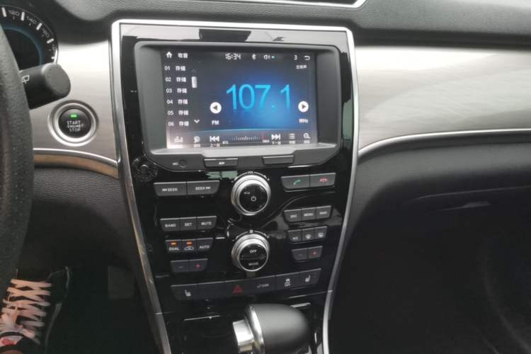 Used Haval H2 2017 Red-Label 1.5T Automatic Two-Wheel Drive Elite Model Audio And AC Panel