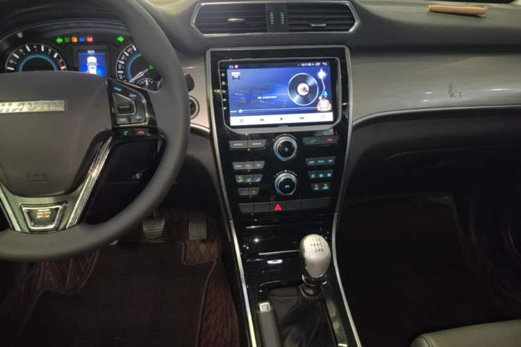 Used Haval H2 2017 Red-Label 1.5T Manual Two-Wheel Drive Comfort Model Audio And AC Panel
