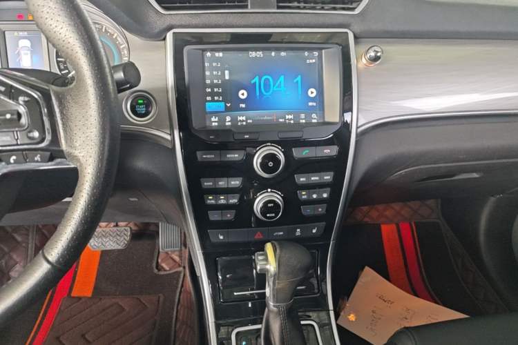Used Haval H2 2017 Red-Label 1.5T Automatic Two-Wheel Drive Luxury Model Audio And AC Panel