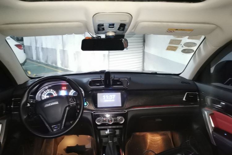Used Haval H2 2017 Blue Label 1.5T Automatic Two-Wheel Drive Luxury Model Center Console