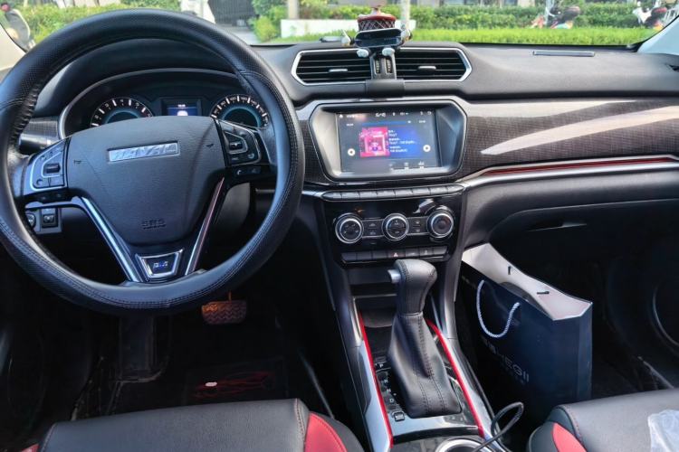 Used Haval H2 2017 Blue Label 1.5T Automatic Two-Wheel Drive Luxury Model Center Console