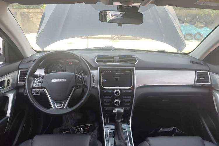 Used Haval H2 2017 Red-Label 1.5T Automatic Two-Wheel Drive Luxury Model Center Console