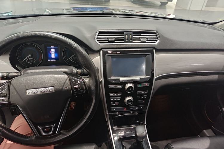 Used Haval H2 2017 Red-Label 1.5T Manual Two-Wheel Drive Luxury Model Center Console
