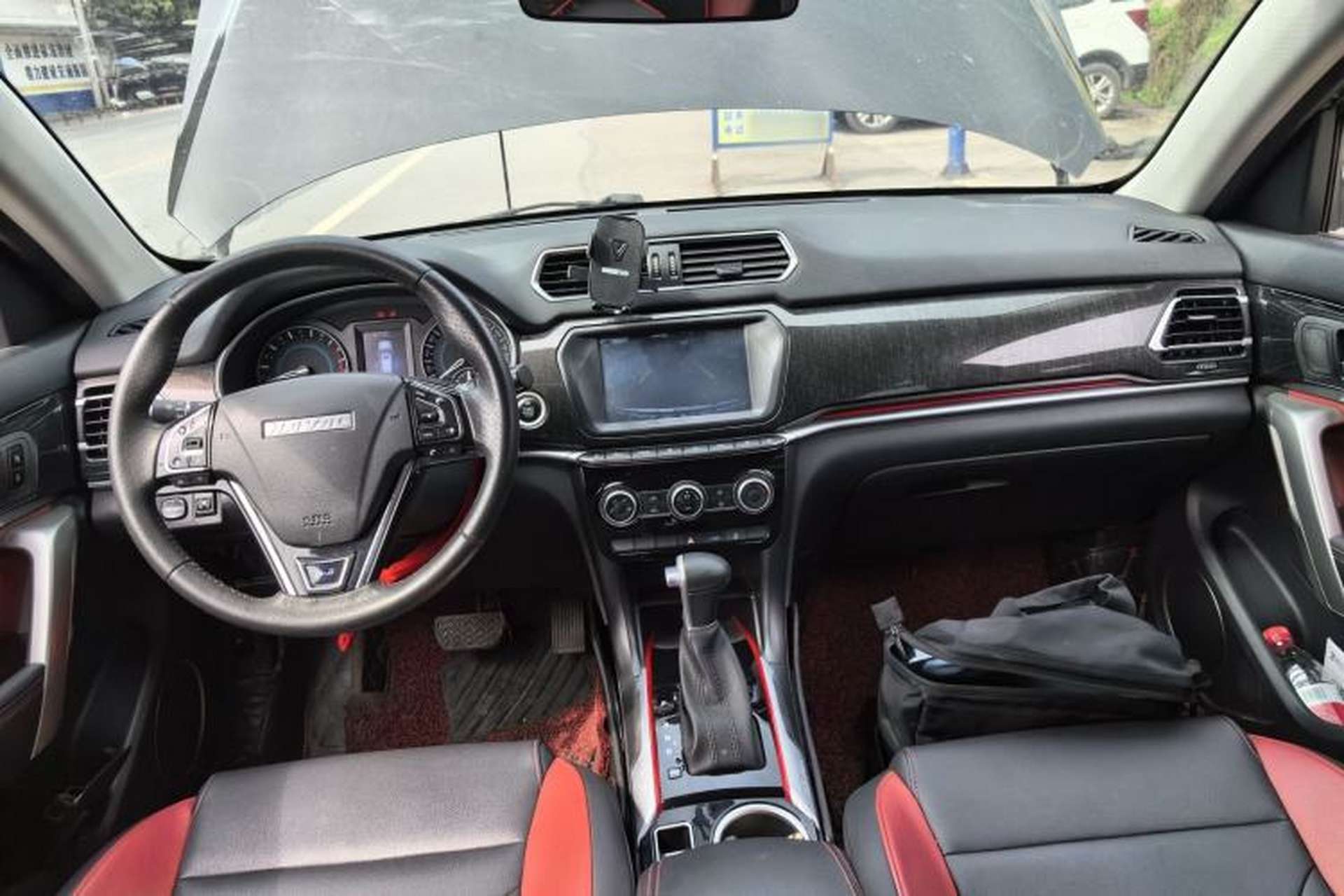 Used Haval H2 2017 Blue Label 1.5T Automatic Two-Wheel Drive Luxury Model Center Console