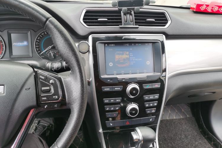 Used Haval H2 2017 Red-Label 1.5T Automatic Two-Wheel Drive Elite Model Center Console