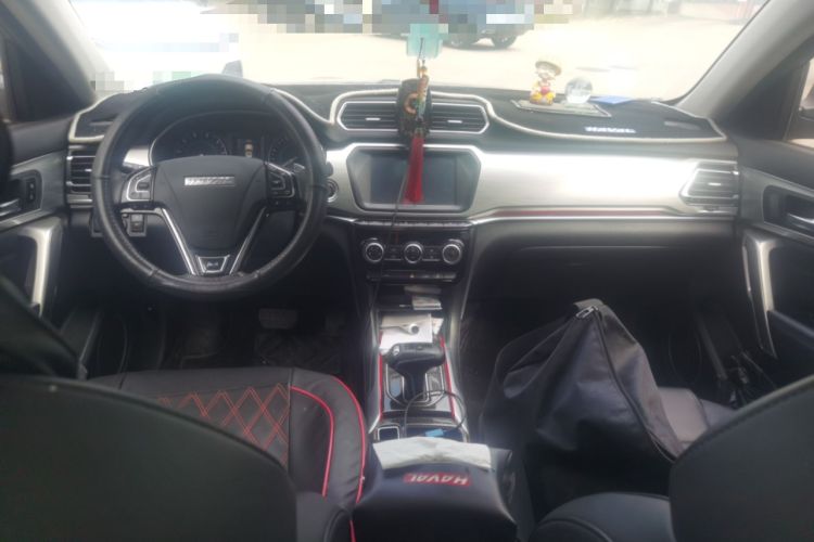 Used Haval H2 2017 Blue Label 1.5T Automatic Two-Wheel Drive Luxury Model Center Console