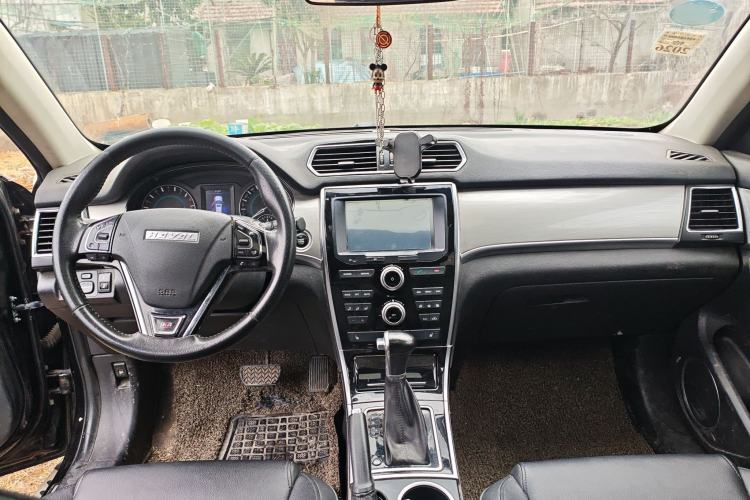 Used Haval H2 2017 Red-Label 1.5T Automatic Two-Wheel Drive Elite Model Center Console