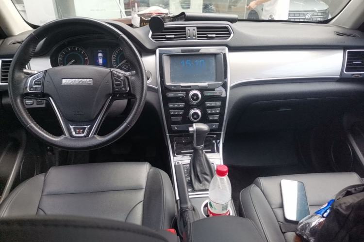 Used Haval H2 2017 Red-Label 1.5T Automatic Two-Wheel Drive Elite Model Center Console