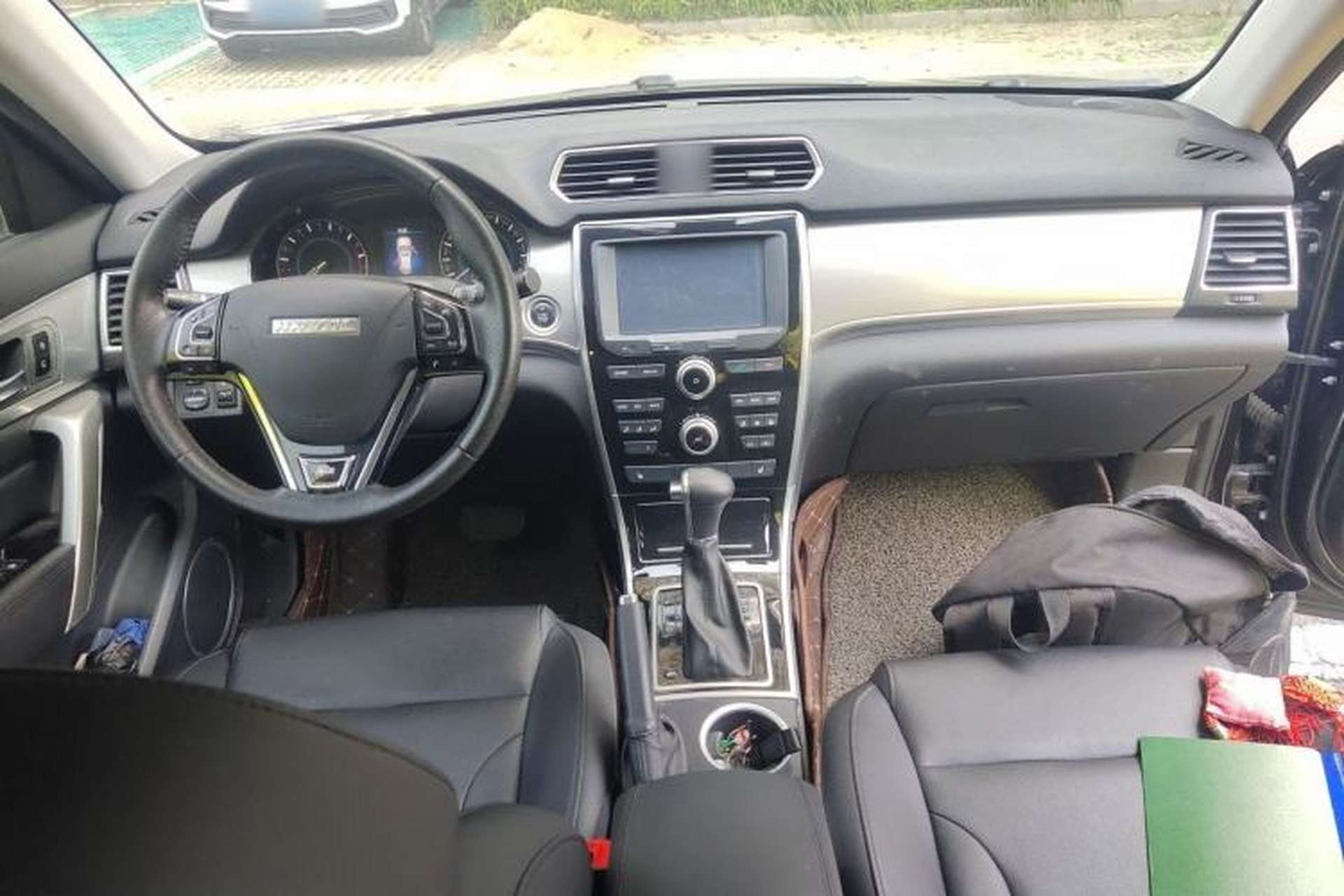 Used Haval H2 2017 Red-Label 1.5T Automatic Two-Wheel Drive Elite Model Center Console