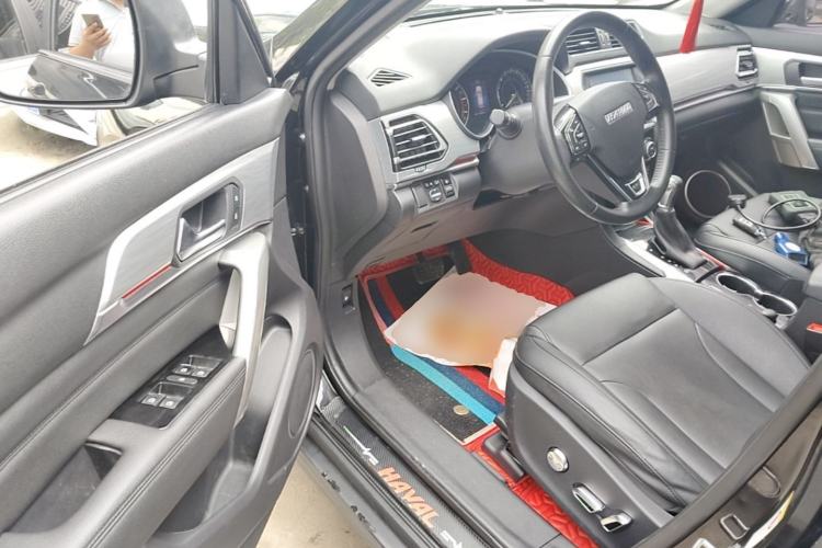 Used Haval H2 2017 Blue Label 1.5T Automatic Two-Wheel Drive Prestige Model Driver Seat