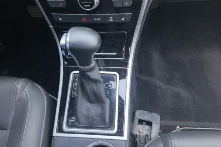 Used Haval H2 2017 Red-Label 1.5T Automatic Two-Wheel Drive Luxury Model Gear Lever