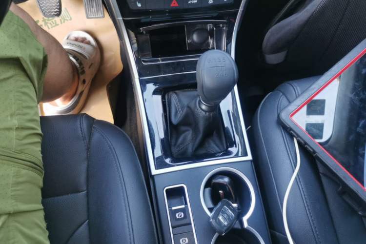 Used Haval H2 2017 Red-Label 1.5T Manual Two-Wheel Drive Luxury Model Gear Lever