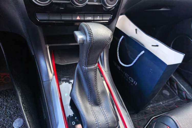 Used Haval H2 2017 Blue Label 1.5T Automatic Two-Wheel Drive Luxury Model Gear Lever