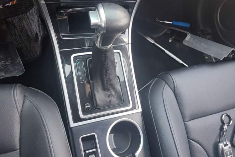 Used Haval H2 2017 Red-Label 1.5T Automatic Two-Wheel Drive Luxury Model Gear Lever