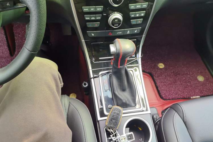 Used Haval H2 2017 Red-Label 1.5T Automatic Two-Wheel Drive Luxury Model Gear Lever
