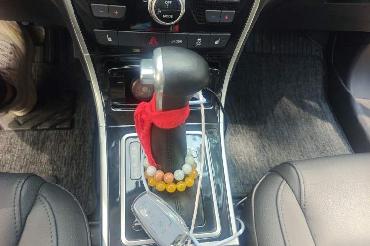 Used Haval H2 2017 Red-Label 1.5T Automatic Two-Wheel Drive Luxury Model Gear Lever