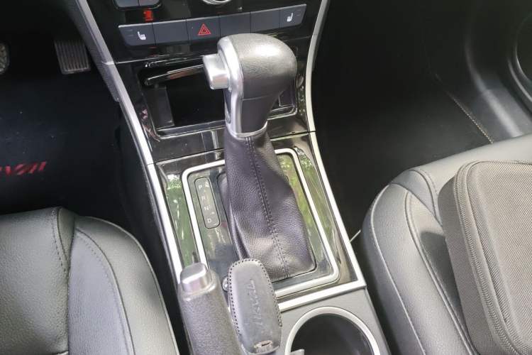 Used Haval H2 2017 Red-Label 1.5T Automatic Two-Wheel Drive Elite Model Gear Lever