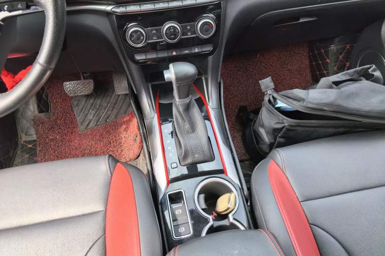 Used Haval H2 2017 Blue Label 1.5T Automatic Two-Wheel Drive Luxury Model Gear Lever