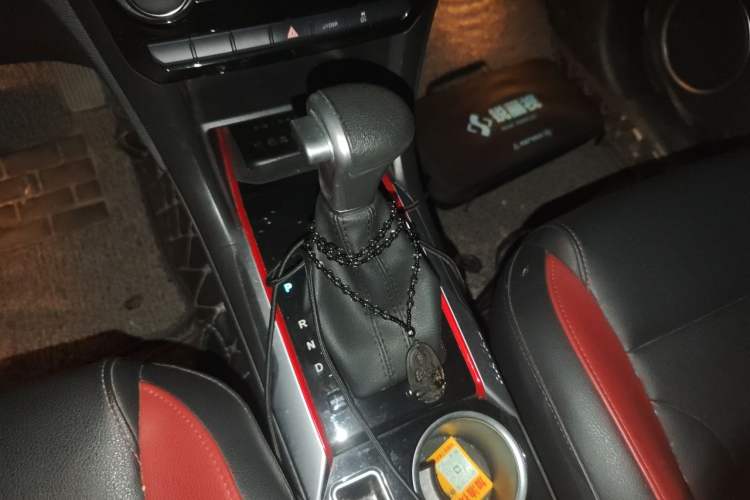 Used Haval H2 2017 Blue Label 1.5T Automatic Two-Wheel Drive Luxury Model Gear Lever