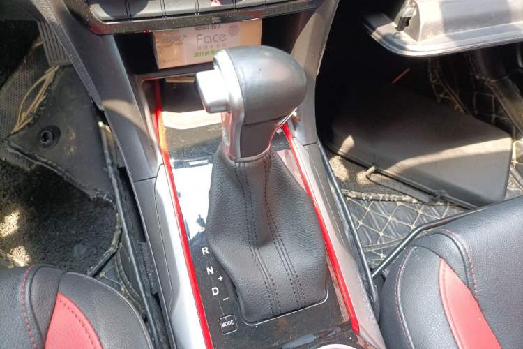 Used Haval H2 2017 Blue Label 1.5T Automatic Two-Wheel Drive Elite Model Gear Lever