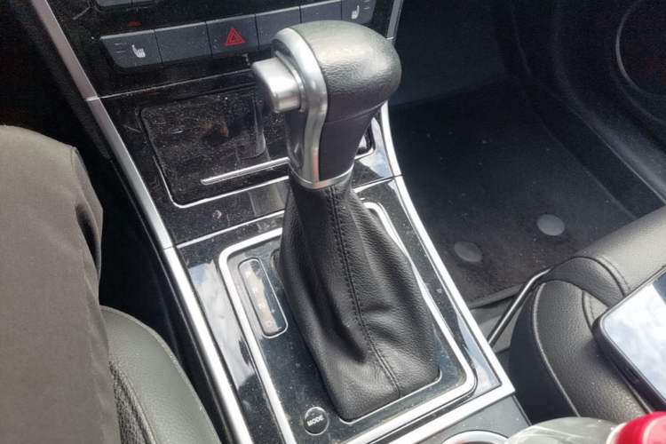 Used Haval H2 2017 Red-Label 1.5T Automatic Two-Wheel Drive Elite Model Gear Lever
