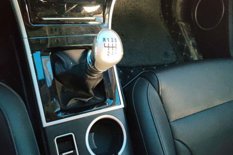 Used Haval H2 2017 Red-Label 1.5T Manual Two-Wheel Drive Luxury Model Gear Lever