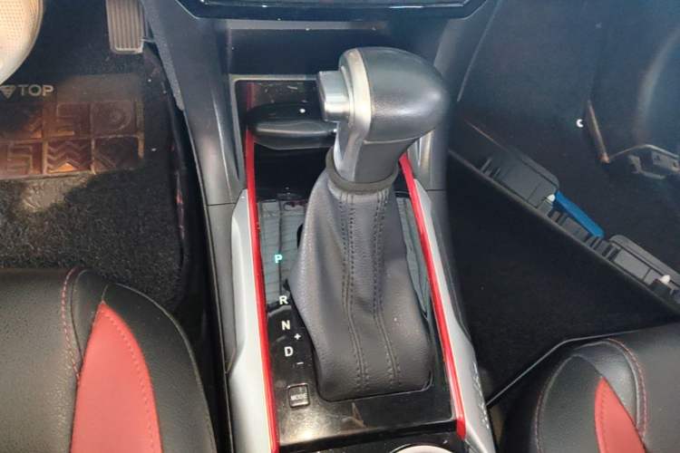 Used Haval H2 2017 Blue Label 1.5T Automatic Two-Wheel Drive Luxury Model Gear Lever
