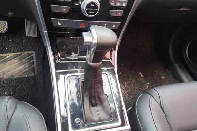 Used Haval H2 2017 Red-Label 1.5T Automatic Two-Wheel Drive Luxury Model Gear Lever