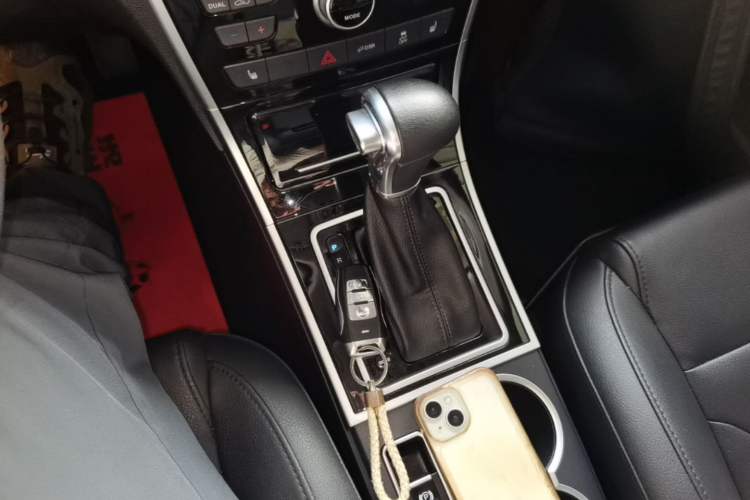 Used Haval H2 2017 Red-Label 1.5T Automatic Two-Wheel Drive Luxury Model Gear Lever