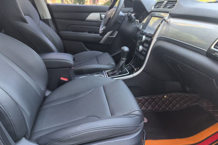 Used Haval H2 2017 Red-Label 1.5T Automatic Two-Wheel Drive Luxury Model Interior 8