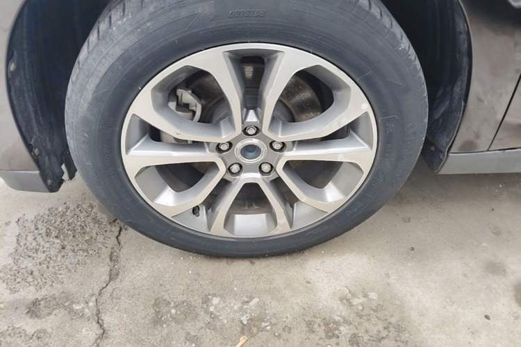 Used Haval H2 2017 Blue Label 1.5T Automatic Two-Wheel Drive Prestige Model Left Front Wheel Hub