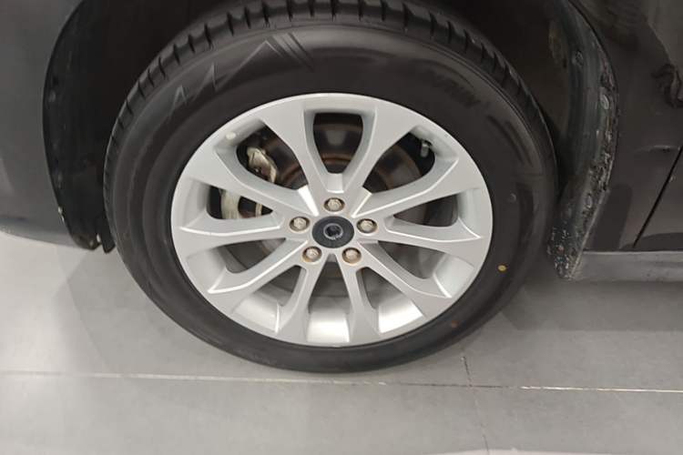Used Haval H2 2017 Red-Label 1.5T Manual Two-Wheel Drive Luxury Model Left Front Wheel Hub
