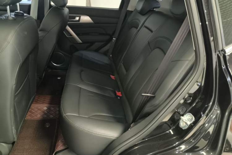 Used Haval H2 2017 Red-Label 1.5T Manual Two-Wheel Drive Comfort Model Left Rear Seat